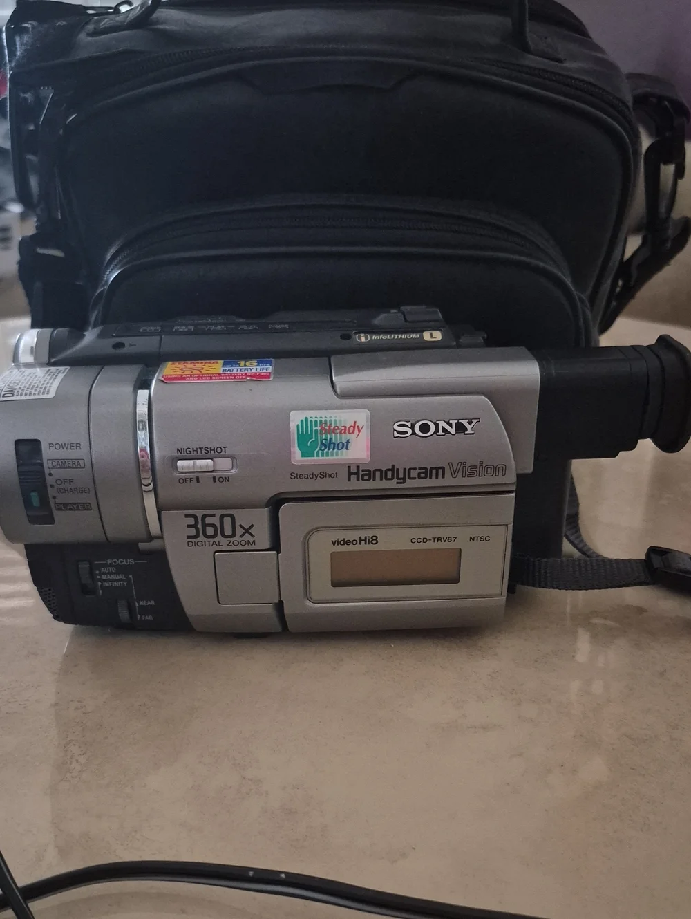 Sony CCD-TRV67 Handycam Camcorder (Hi8 and Video8) W/Leather Travel Bag